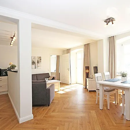 아파트 Traumurlaub Im Schloss Hohen Niendorf *